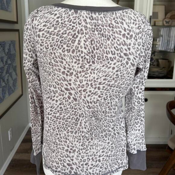 Victoria’s Secret Y2K Style Leopard Print Henley Top - Picture 2 of 4